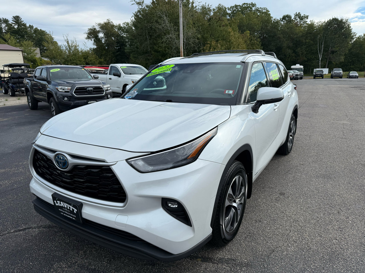 Used 2022 Toyota Highlander XLE image 2
