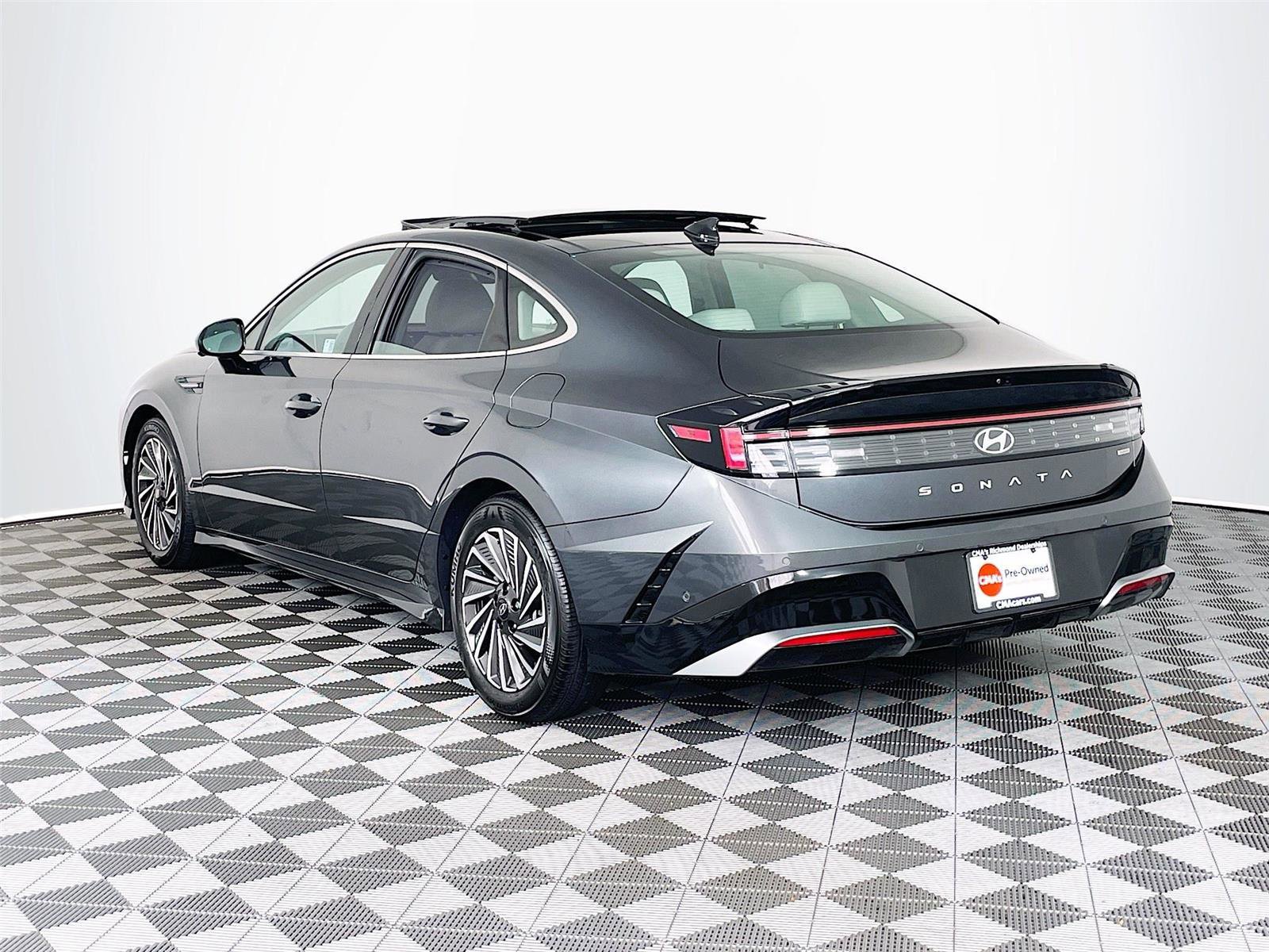 Used 2025 Hyundai Sonata Limited image 6