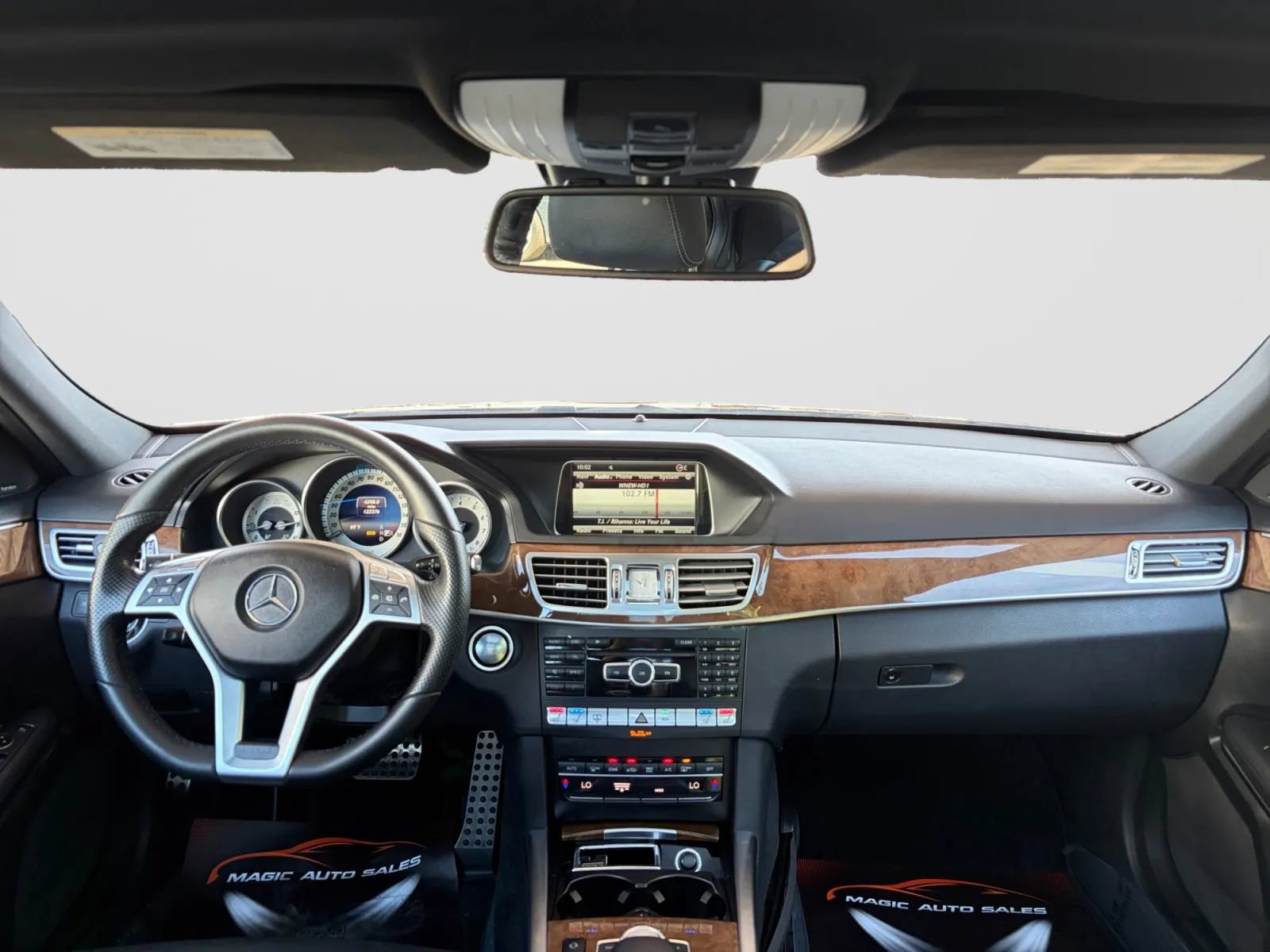 Used 2014 Mercedes-Benz E 550 4MATIC Sedan image 22