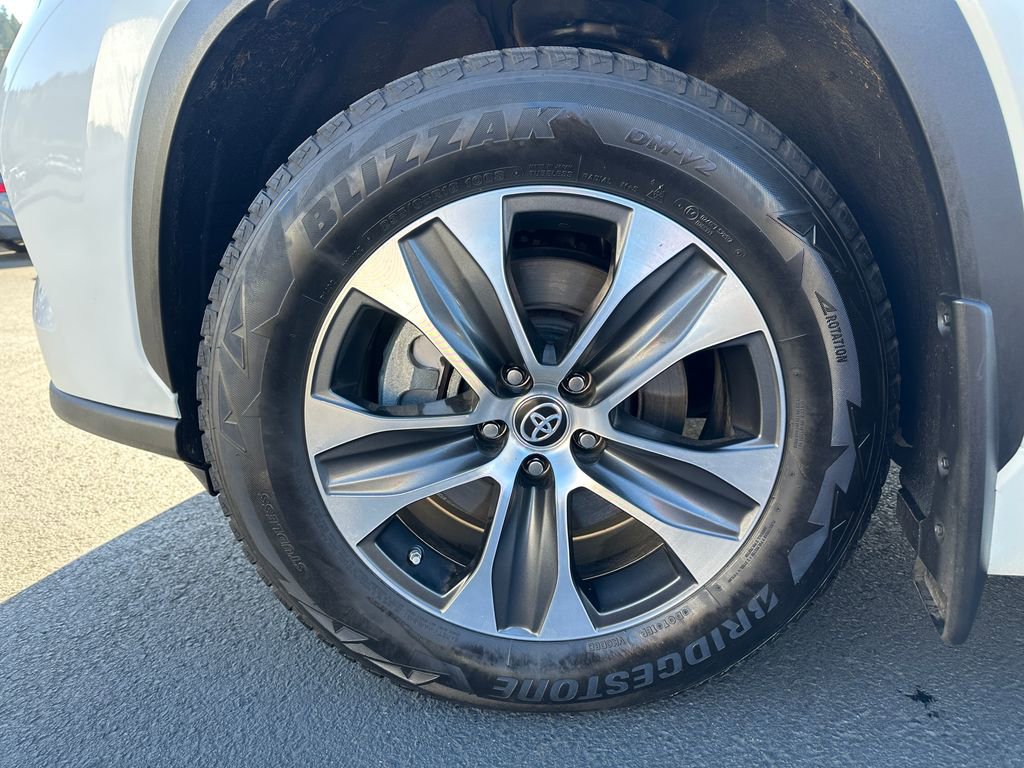 Used 2023 Toyota Highlander XLE image 12