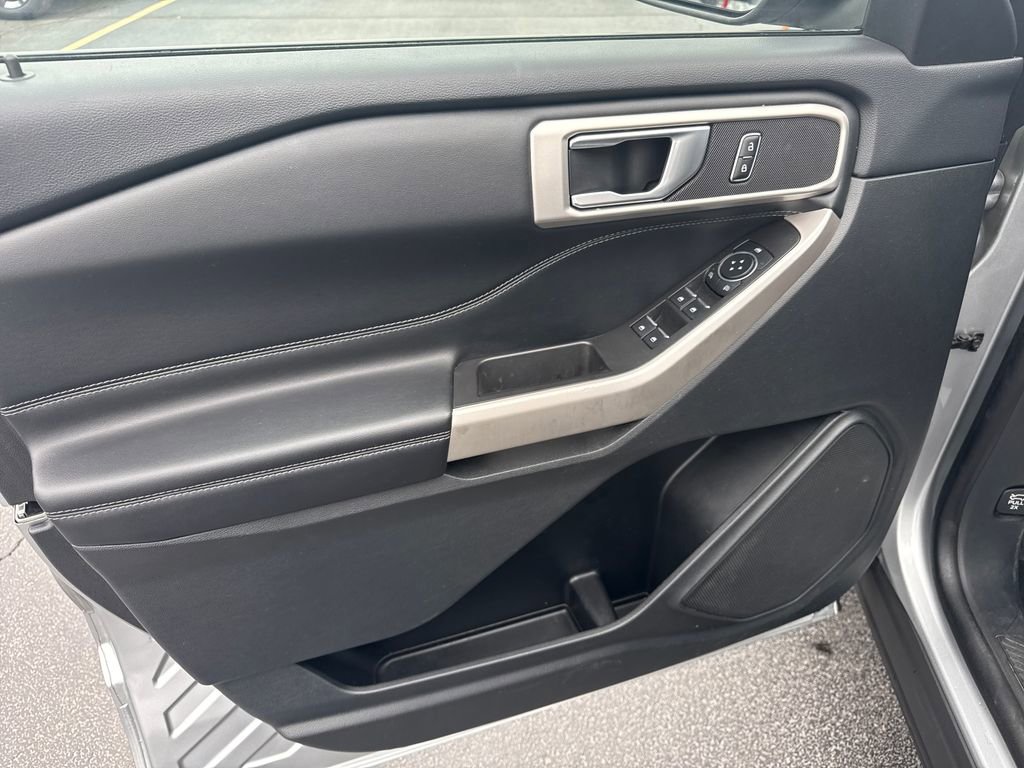 Used 2023 Ford Explorer XLT w/ Equipment Group 202A image 28
