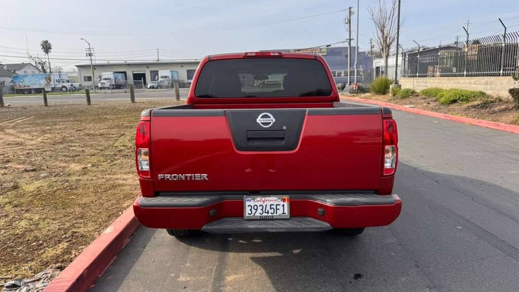 Used 2012 Nissan Frontier SV w/ Sport Appearance Pkg image 4