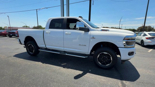 Used 2025 RAM 2500 Laramie AWD/4WD image 2