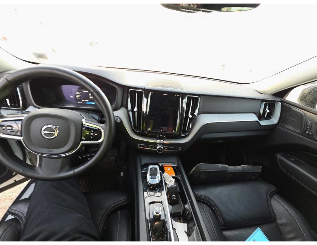Used 2025 Volvo XC60 T8 Ultra w/ Protection Package Premier AWD/4WD image 8