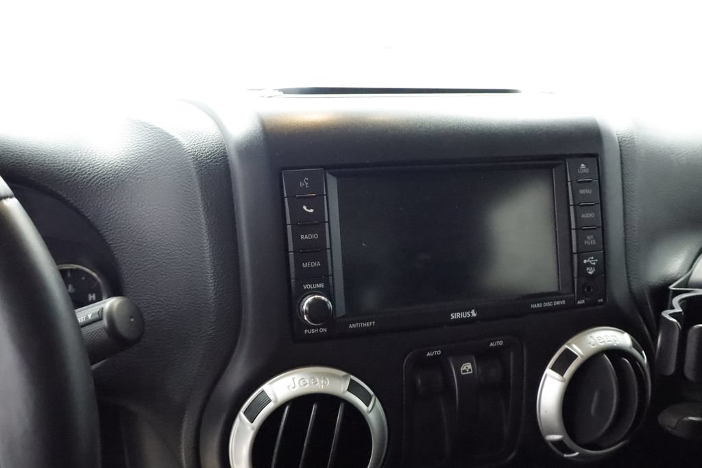 Used 2015 Jeep Wrangler Rubicon AWD/4WD image 23