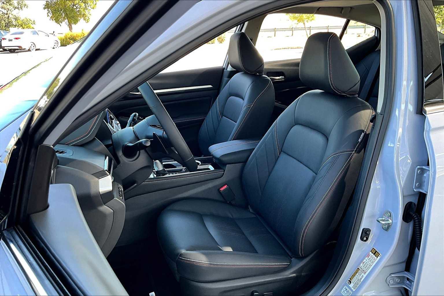 New 2025 Nissan Altima 2.5 SR image 9