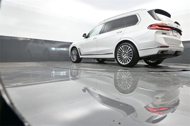Used 2024 BMW X7 xDrive40i w/ Executive Package image 29