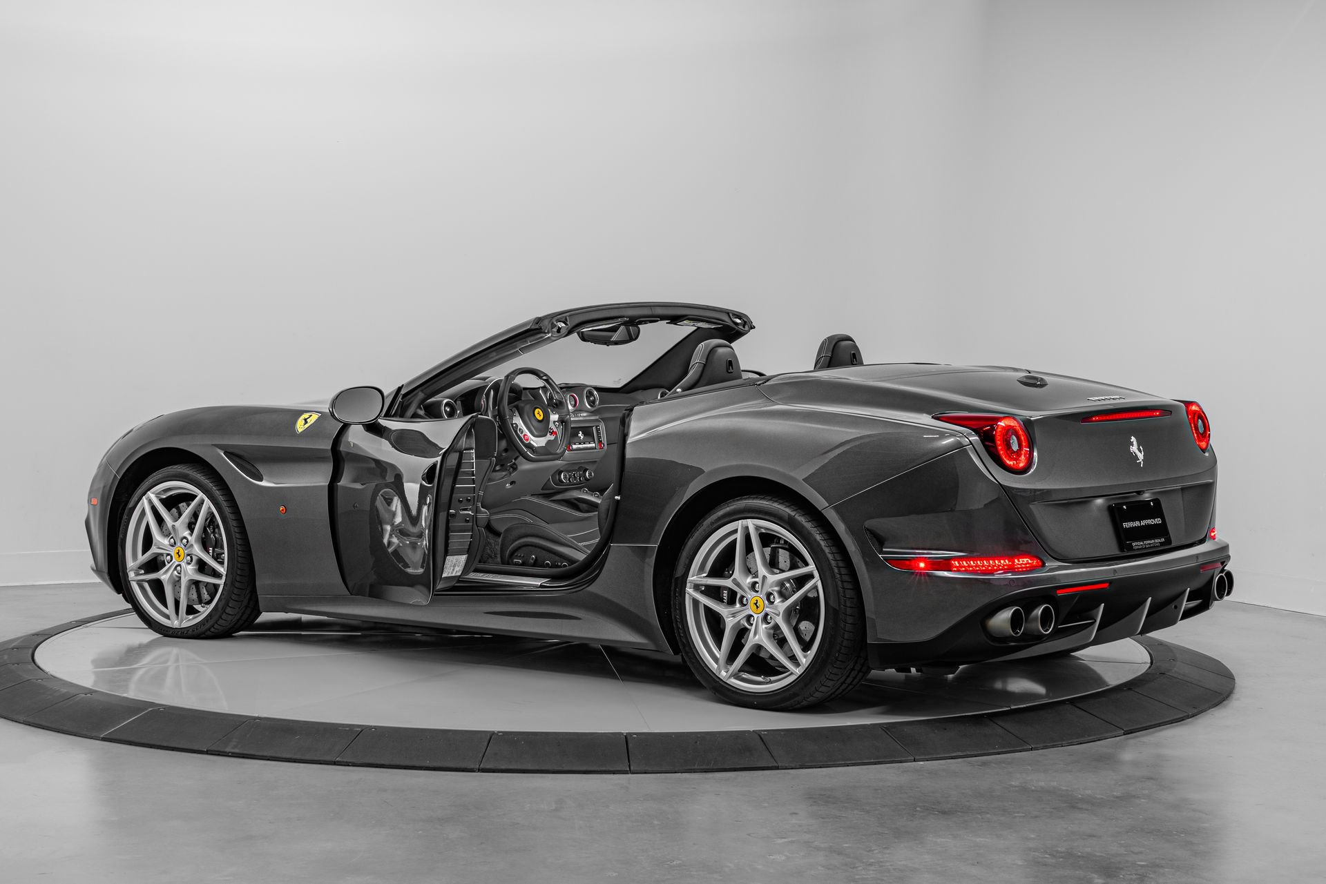 Certified 2016 Ferrari California T RWD image 2
