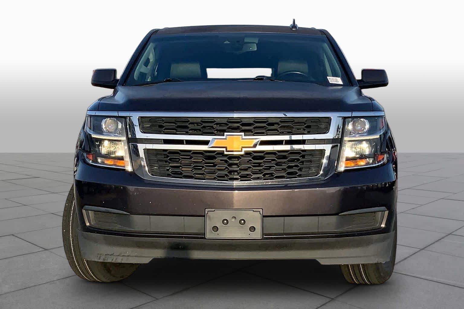 Used 2017 Chevrolet Suburban LT RWD image 4