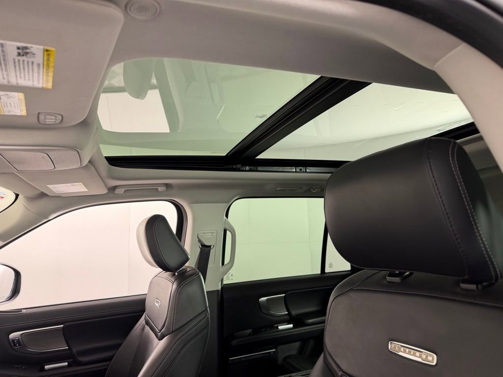 Used 2025 Ford Expedition Platinum image 26