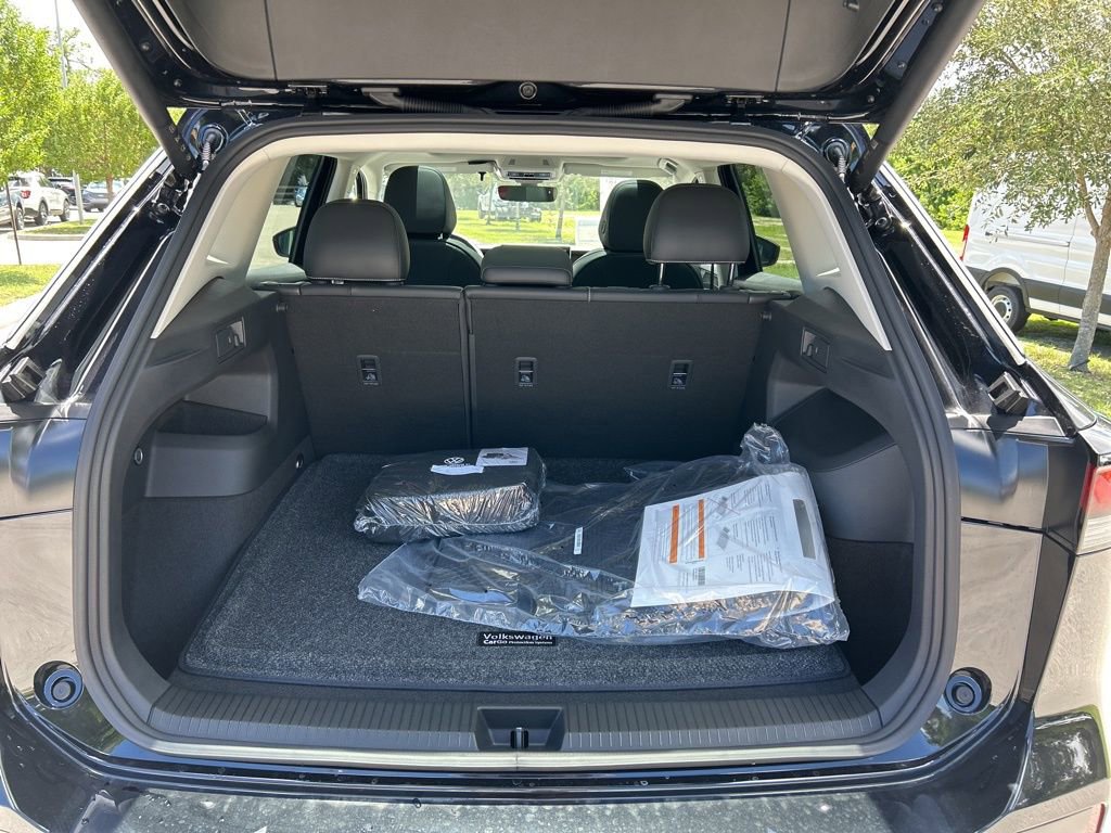 New 2025 Volkswagen Tiguan SE image 46