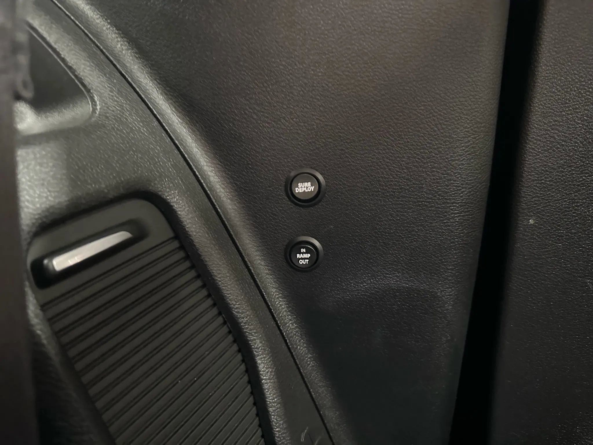 Used 2017 Chrysler Pacifica Limited w/ Advanced Safetytec Group image 60