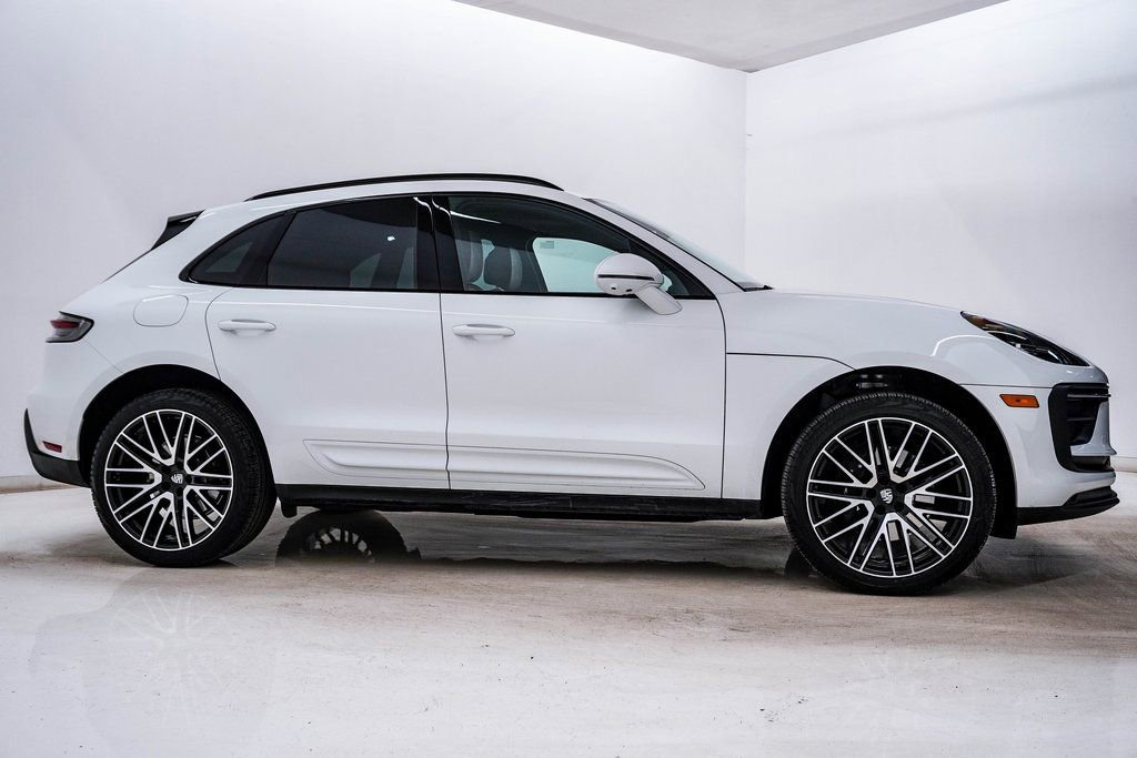 Certified 2025 Porsche Macan image 9