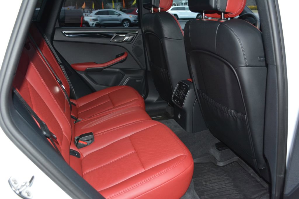 Used 2025 Porsche Macan Turbo image 10