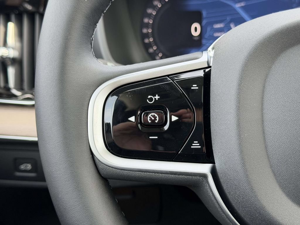 New 2026 Volvo XC90 B6 Plus w/ Protection Package Premier AWD/4WD image 8