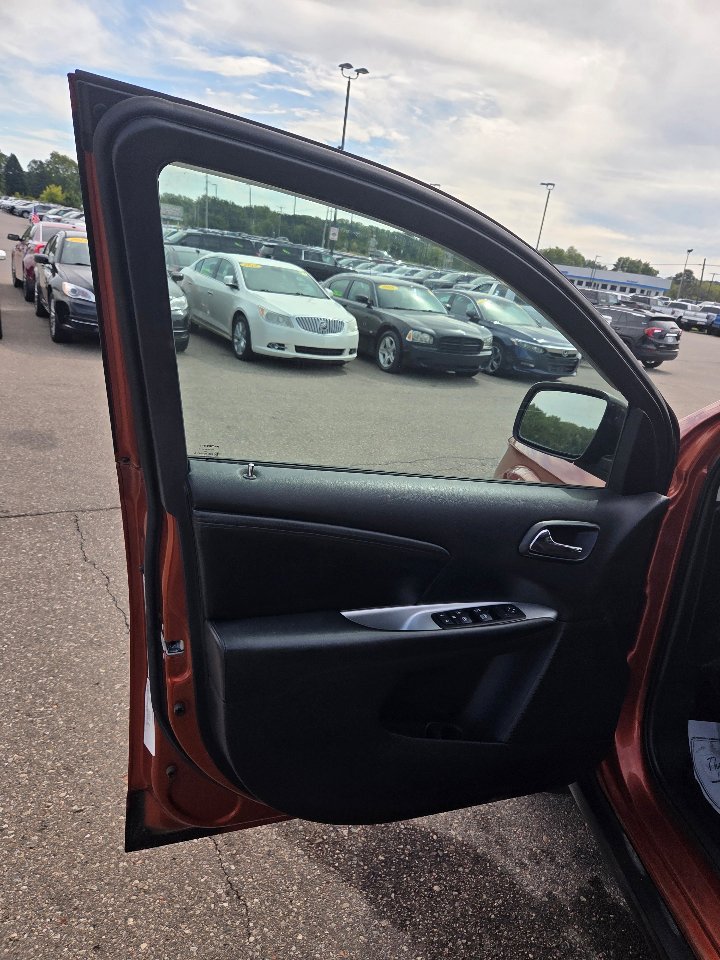 Used 2014 Dodge Journey SXT image 10