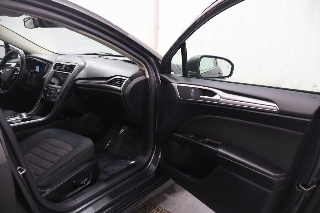 Used 2019 Ford Fusion SE image 14