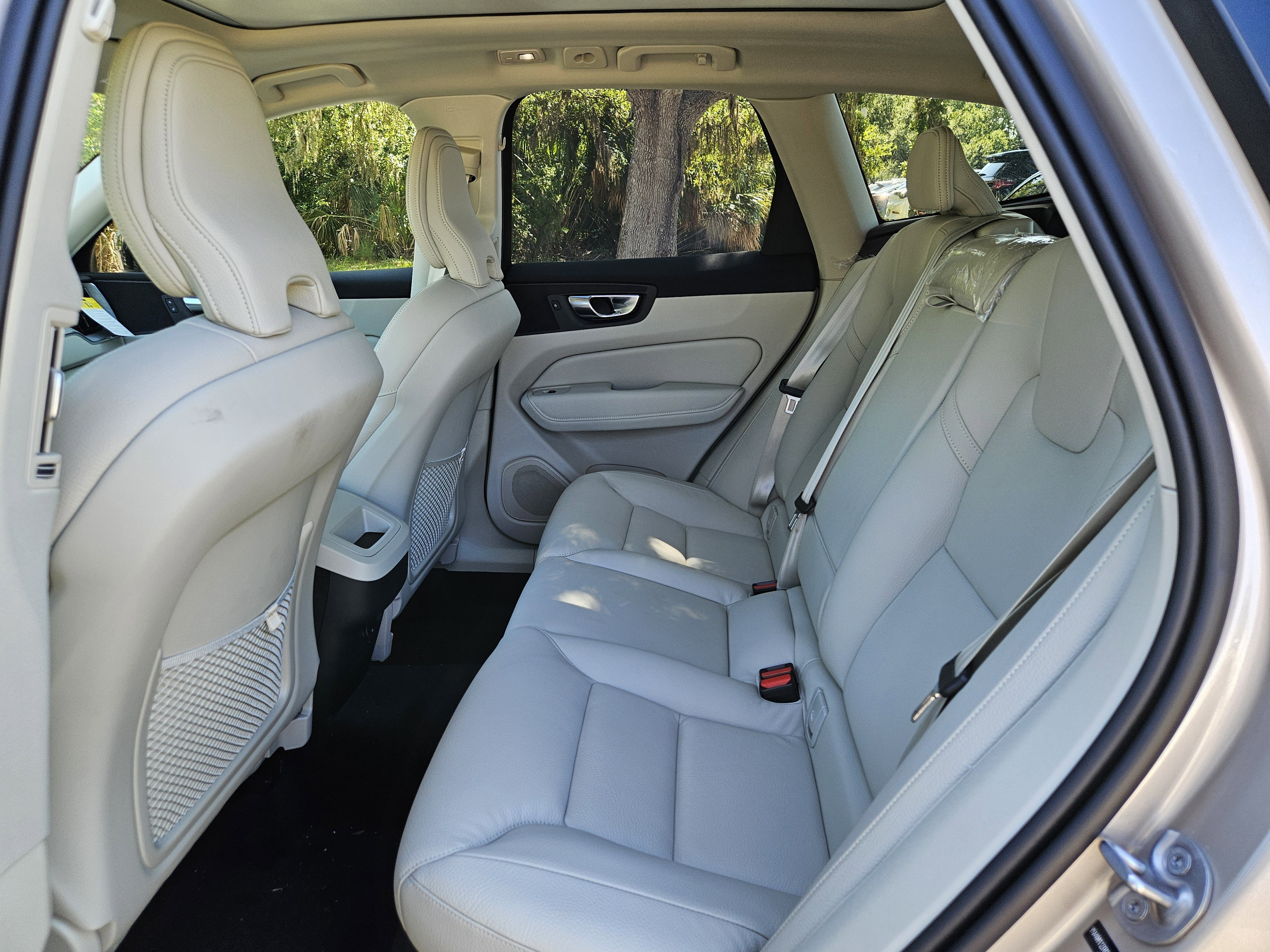 New 2025 Volvo XC60 B5 Plus w/ Protection Package Premier image 14