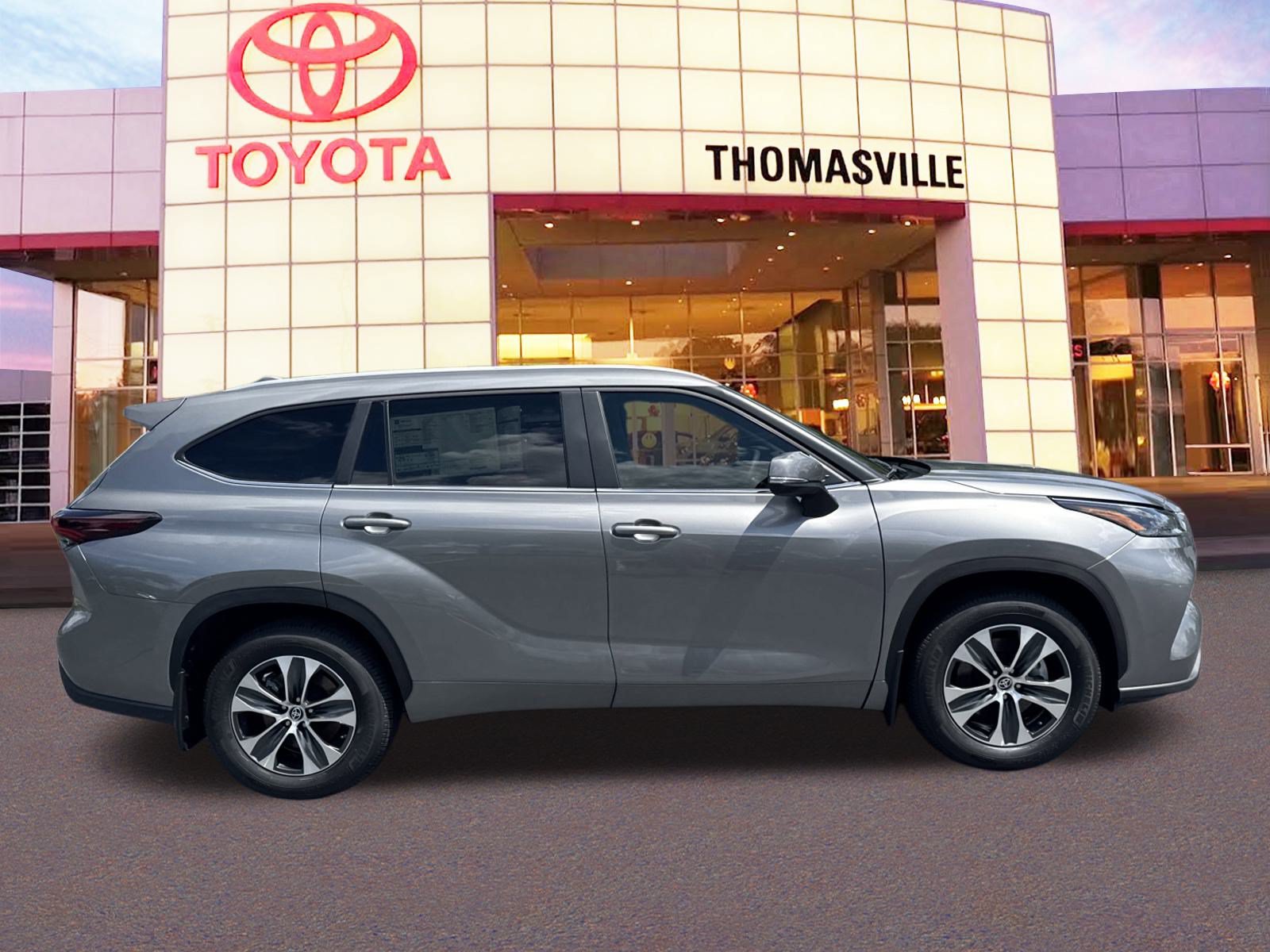 New 2025 Toyota Highlander XLE FWD image 4