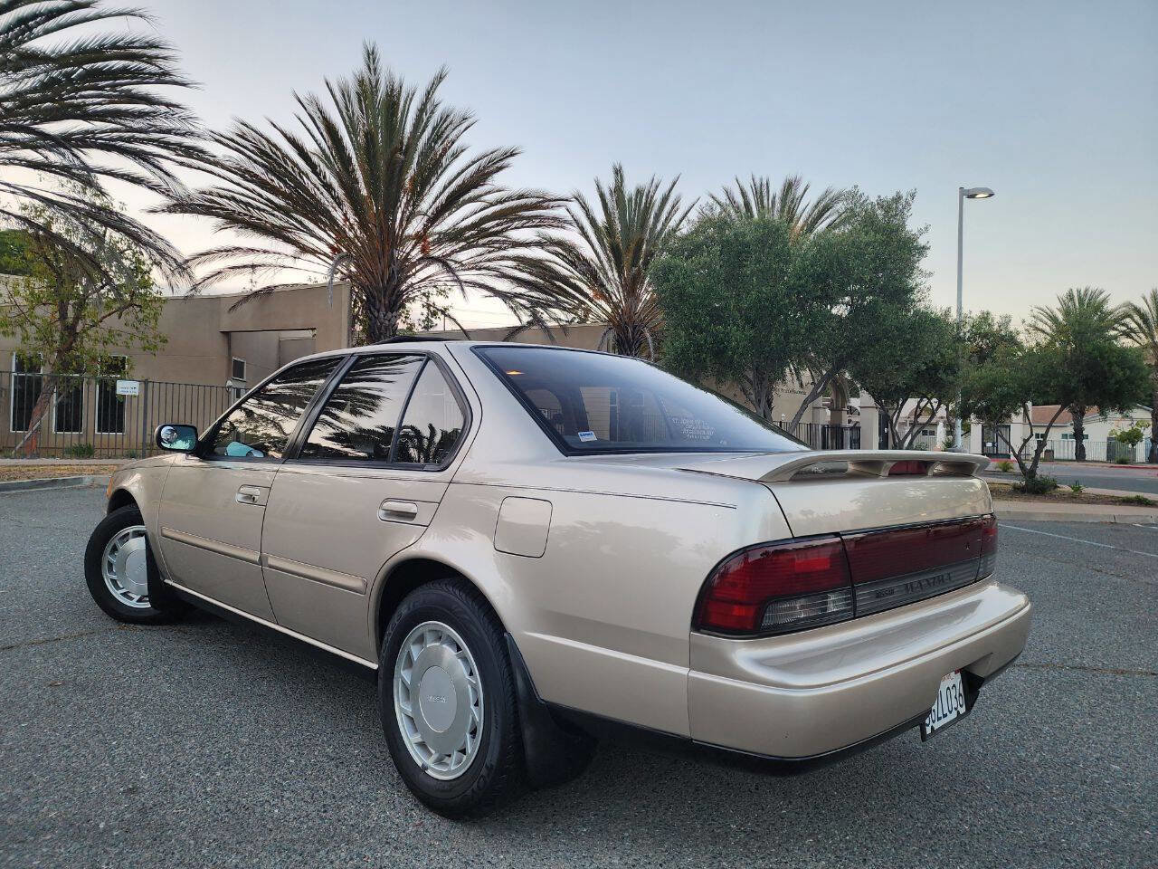 Used 1994 Nissan Maxima SE image 9