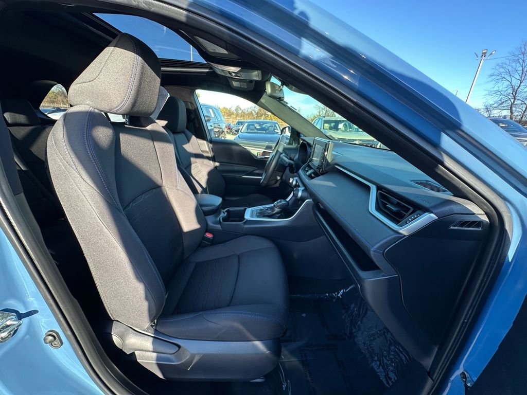 Used 2022 Toyota RAV4 SE w/ Convenience Package image 24