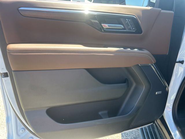 Used 2026 Chevrolet Suburban High Country AWD/4WD image 11