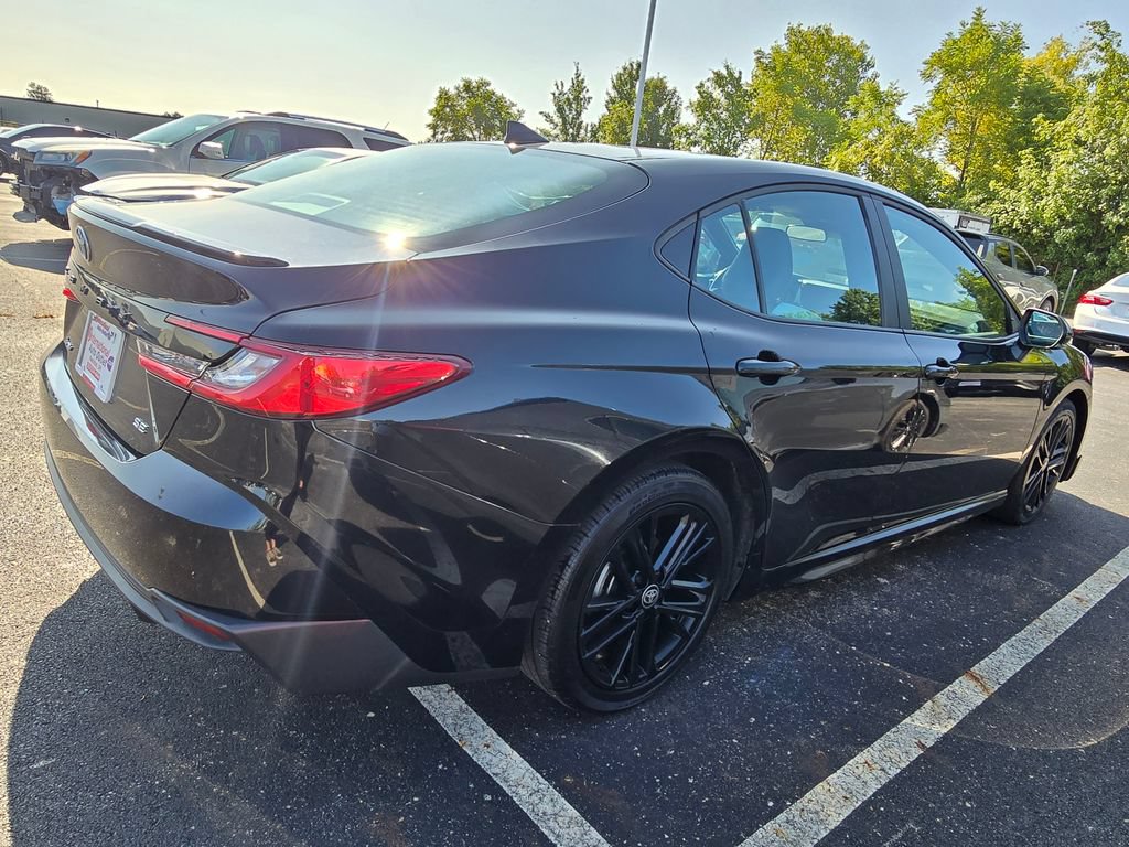 Used 2025 Toyota Camry SE FWD image 9