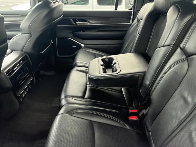Used 2024 Jeep Wagoneer L Series II w/ Flexible Seating Group AWD/4WD image 7
