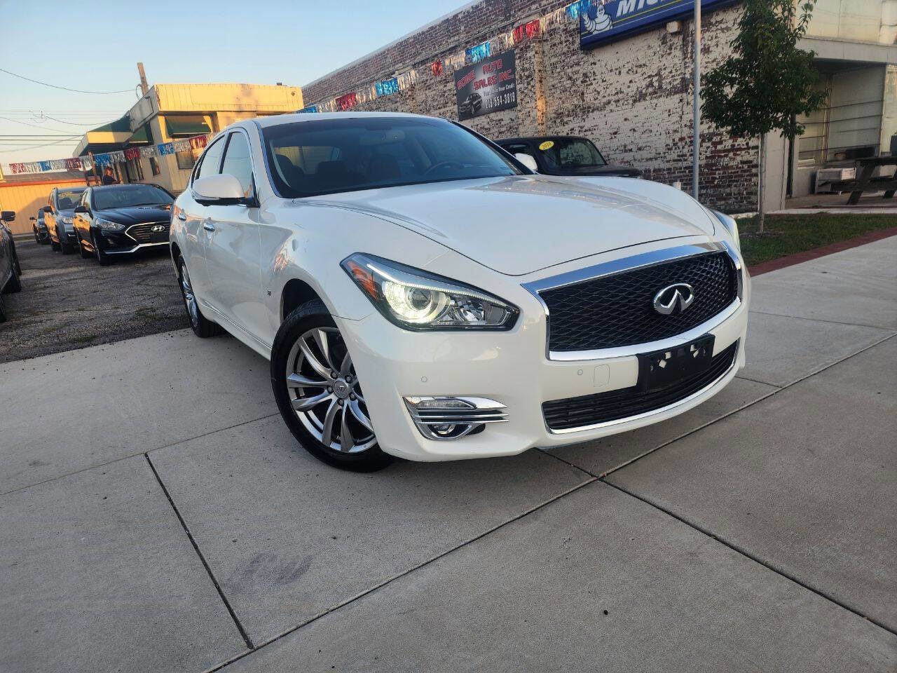 Used 2019 INFINITI Q70 Luxe