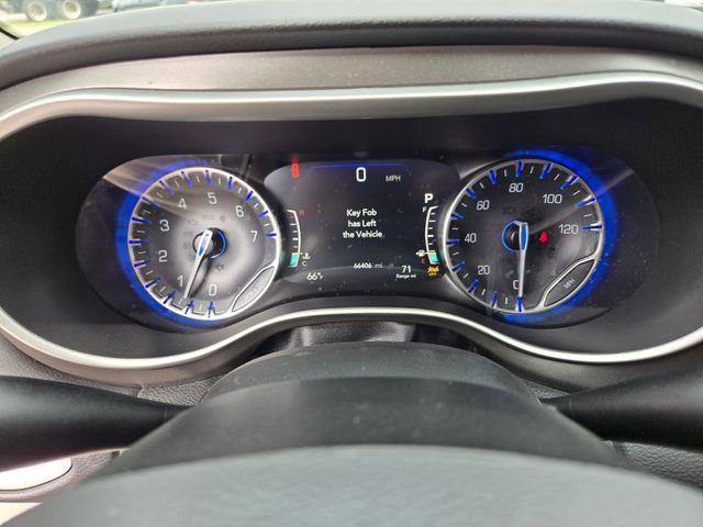 Used 2022 Chrysler Pacifica Touring-L FWD image 31