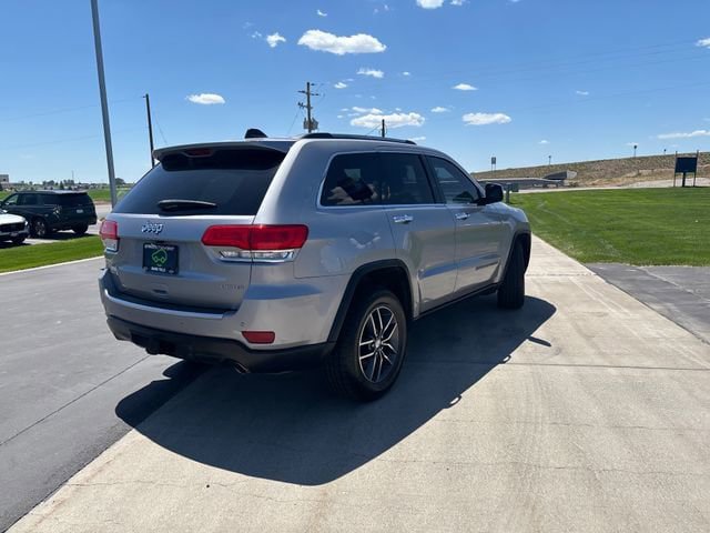 Used 2017 Jeep Grand Cherokee Limited w/ Luxury Group II AWD/4WD image 3