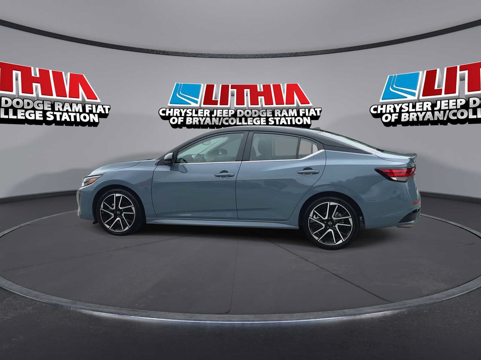 Used 2025 Nissan Sentra SR FWD image 5