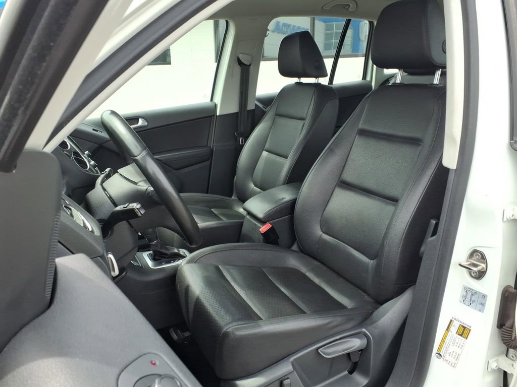Used 2017 Volkswagen Tiguan S image 4