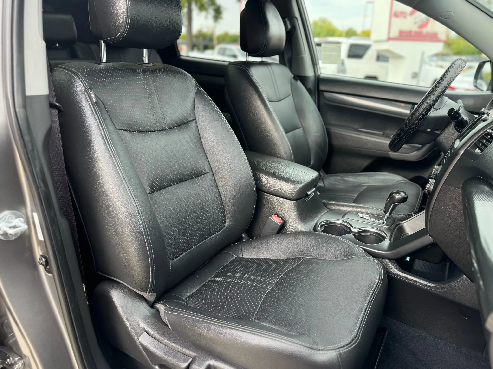 Used 2011 Kia Sorento SX image 10