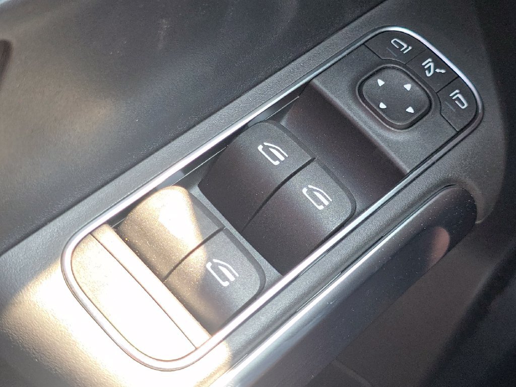New 2026 Mercedes-Benz GLB 250 4MATIC image 27