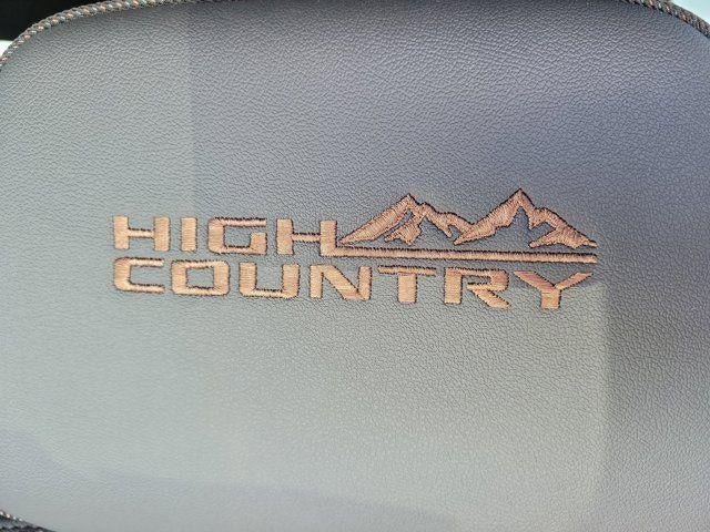 Used 2025 Chevrolet Suburban High Country AWD/4WD image 12