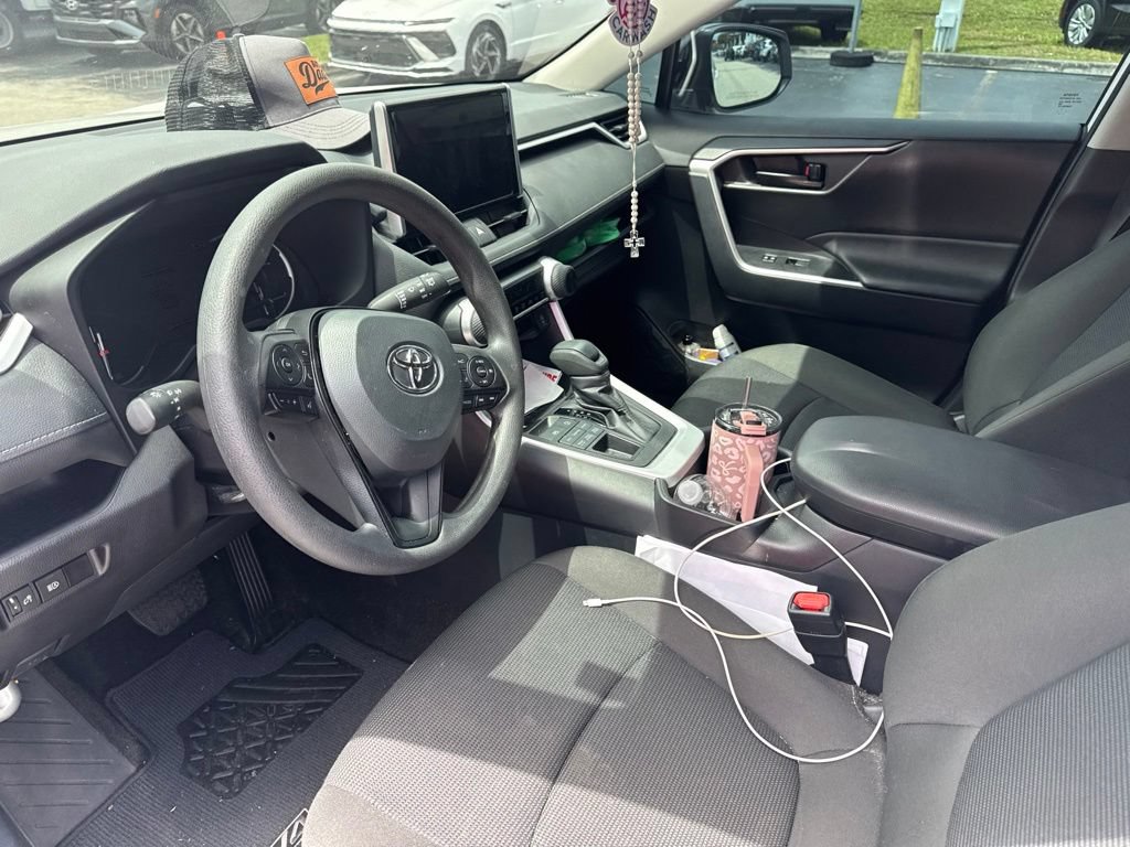 Used 2025 Toyota RAV4 LE AWD/4WD image 11