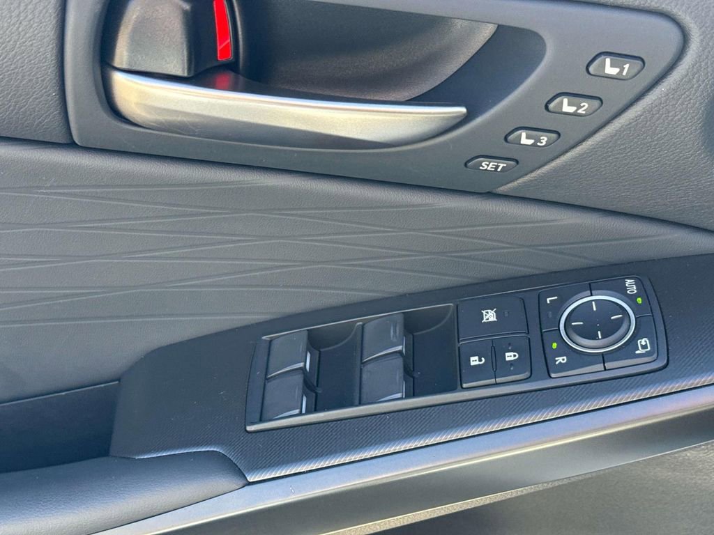 Used 2025 Lexus IS 350 F Sport w/ Navigation Package image 13