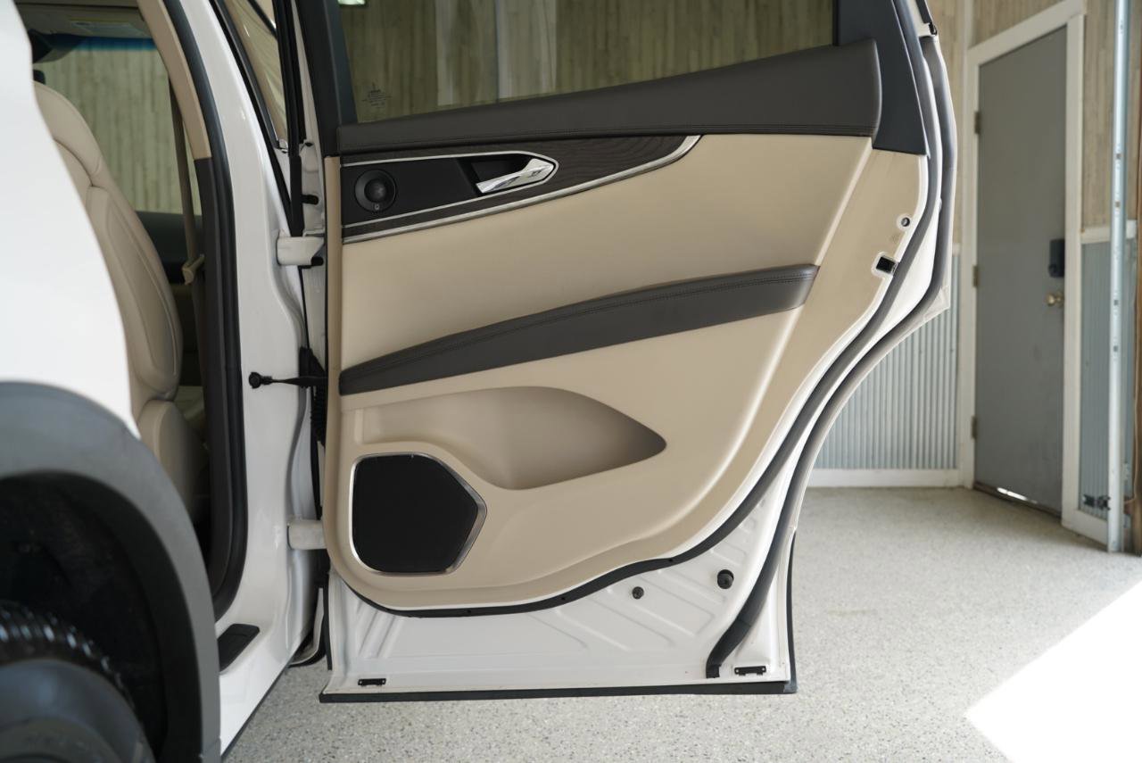 Used 2019 Lincoln Nautilus Reserve w/ Driver Assistance Package image 36