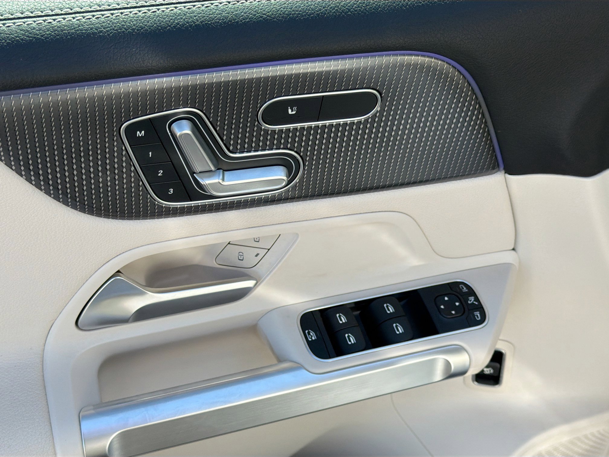 Used 2021 Mercedes-Benz GLB 250 image 23