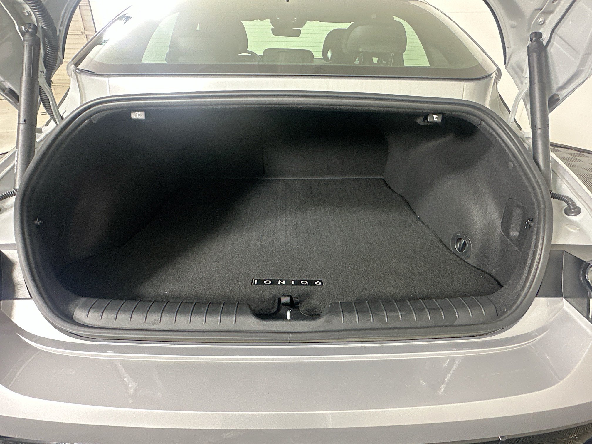Used 2024 Hyundai Ioniq 6 SE RWD image 27