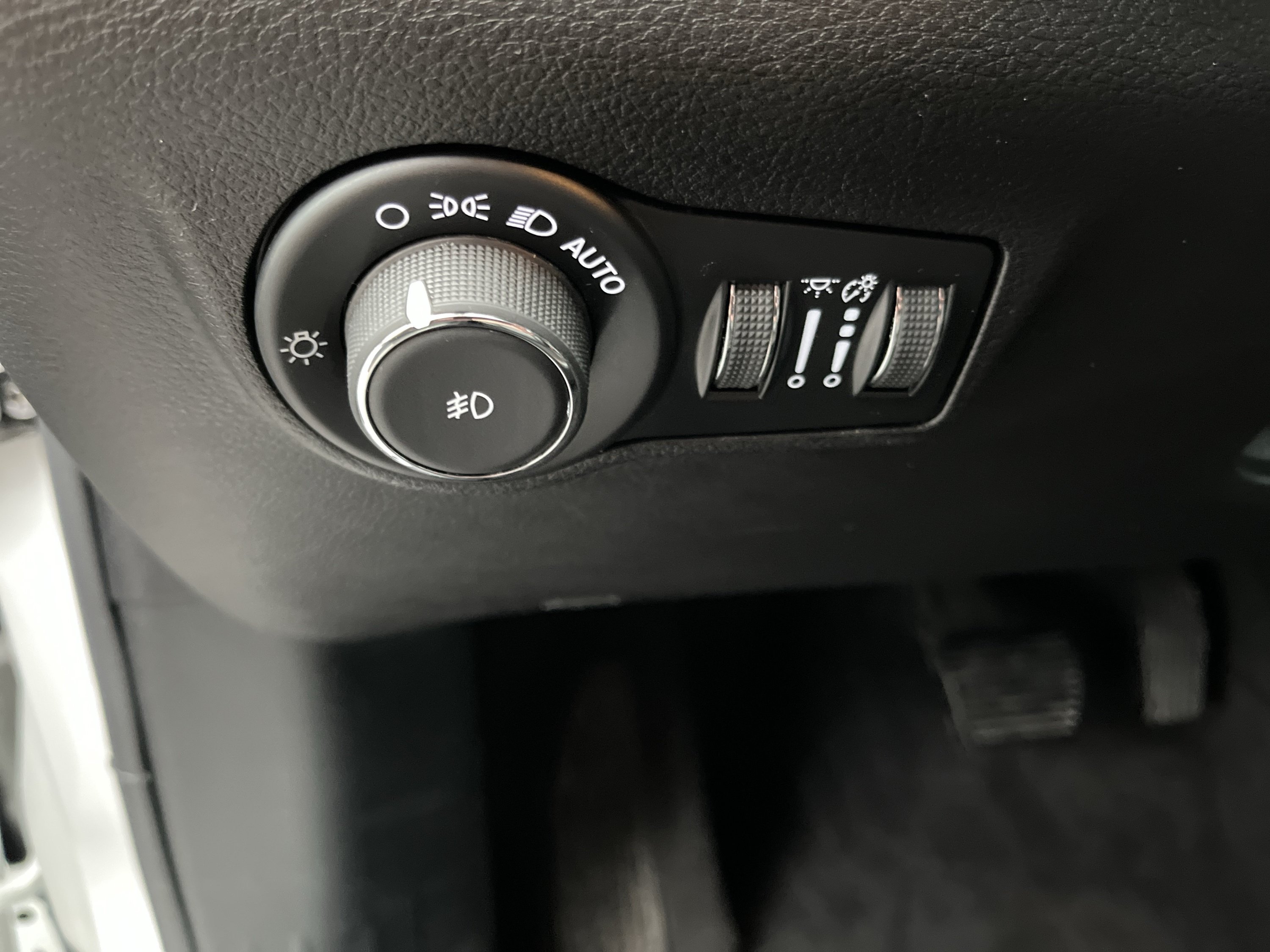 Used 2025 Jeep Compass Limited AWD/4WD image 17