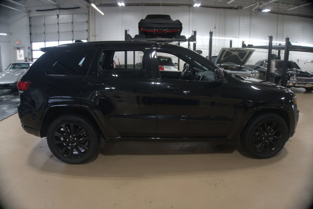 Used 2018 Jeep Grand Cherokee Altitude AWD/4WD image 6