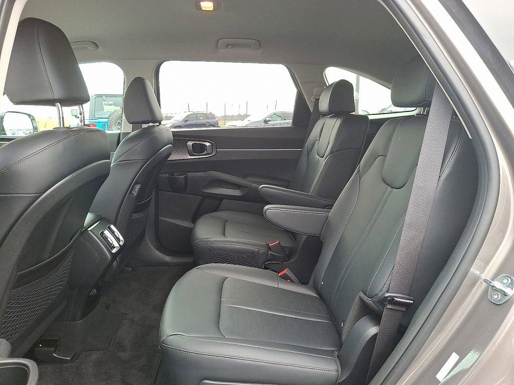 Certified 2025 Kia Sorento EX image 10