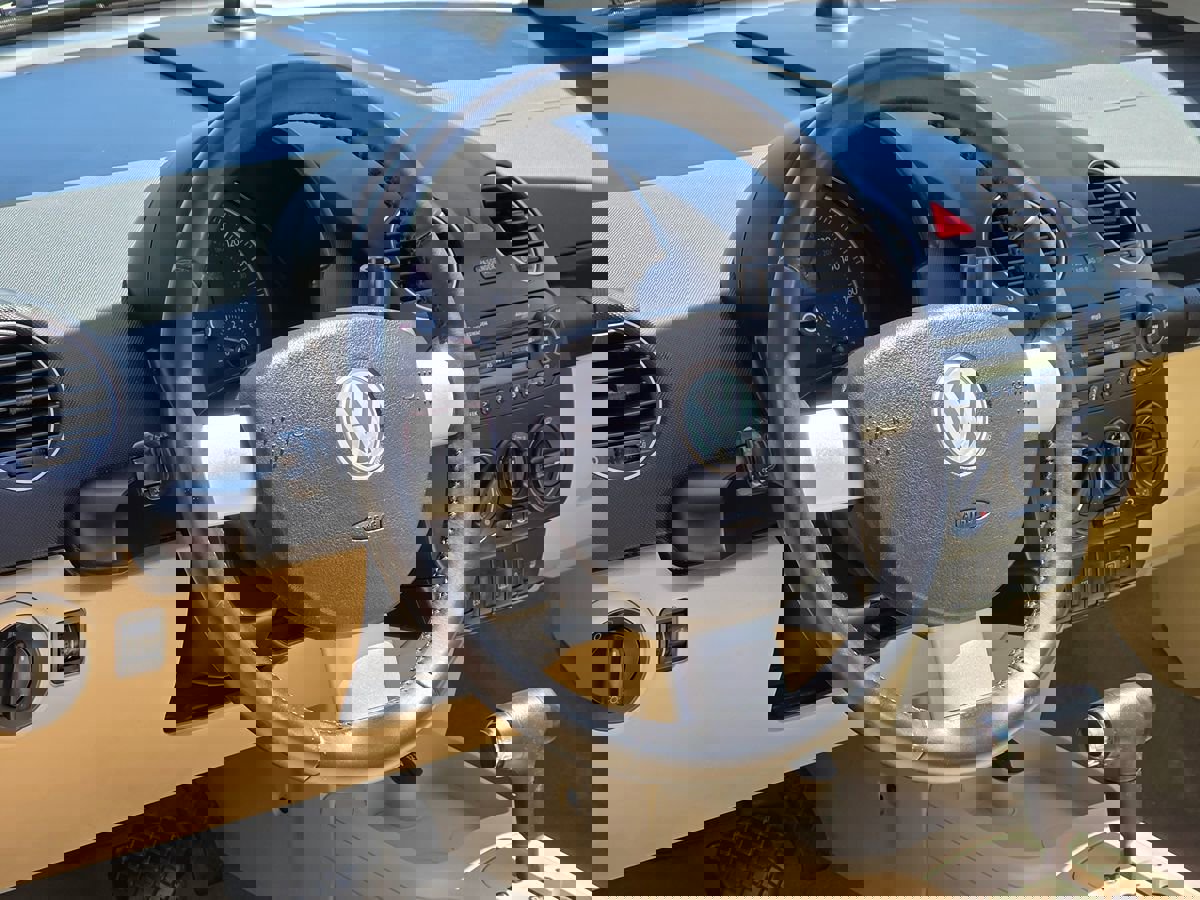 Used 2009 Volkswagen Beetle S image 18