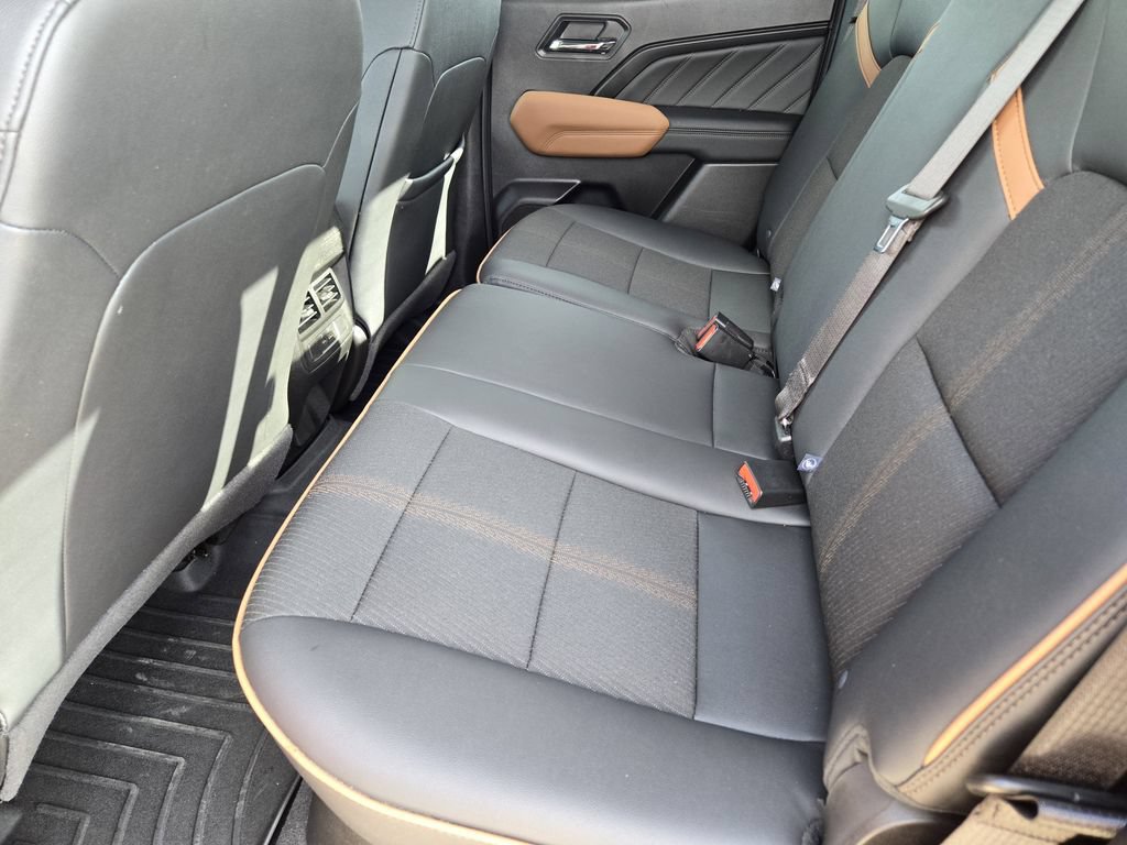 Used 2024 GMC Canyon AT4 w/ Technology Package AWD/4WD image 29