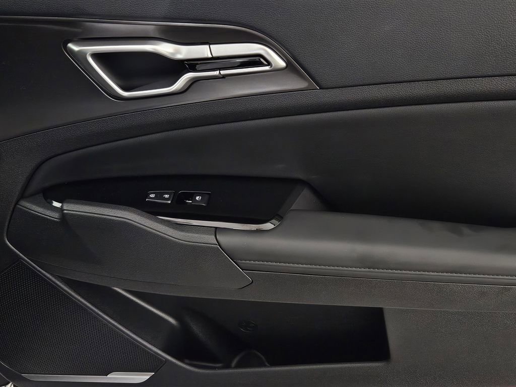 Used 2025 Kia Sportage EX image 28