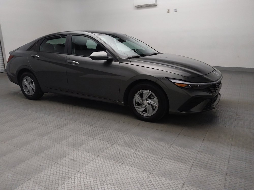 Used 2025 Hyundai Elantra SE image 13