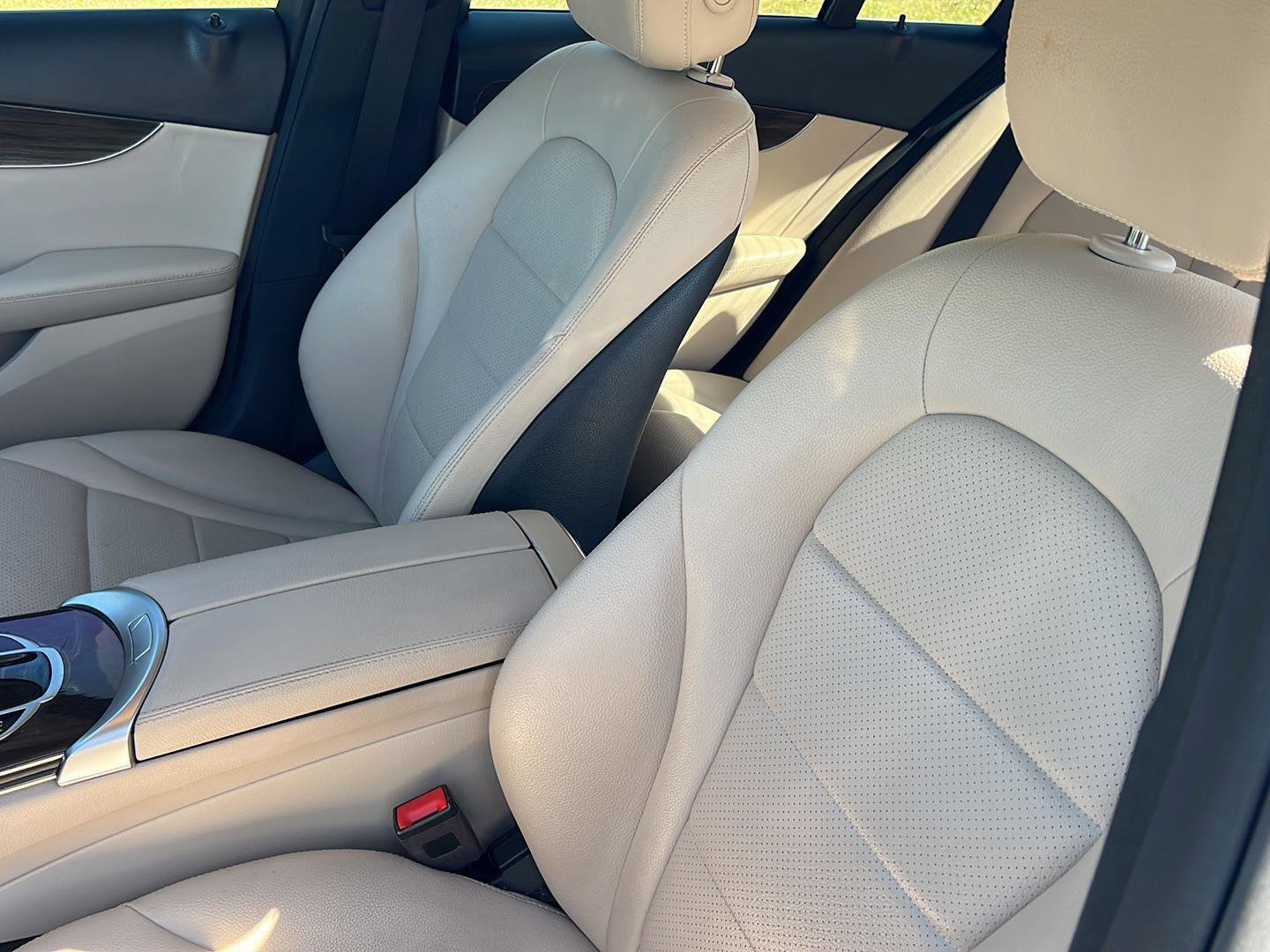 Used 2019 Mercedes-Benz C 300 Sedan w/ Premium Package image 26