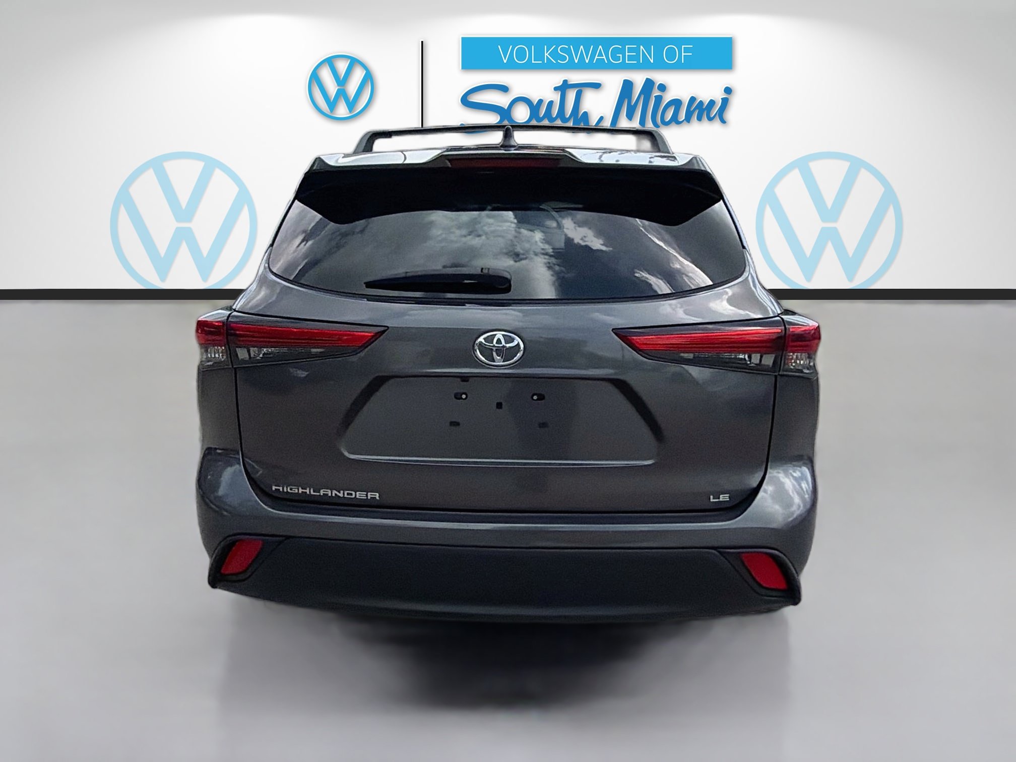Used 2023 Toyota Highlander LE FWD image 6
